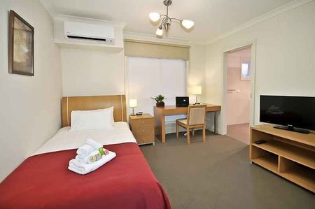 Room 4 (Ensuite) - Photo 5