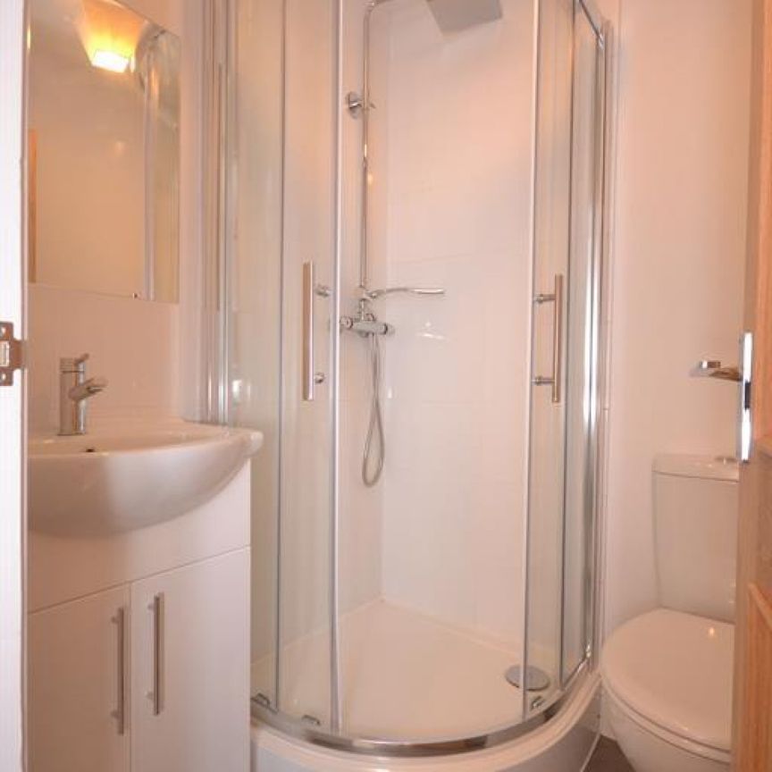 1 bedroom Flat To Let - Photo 1