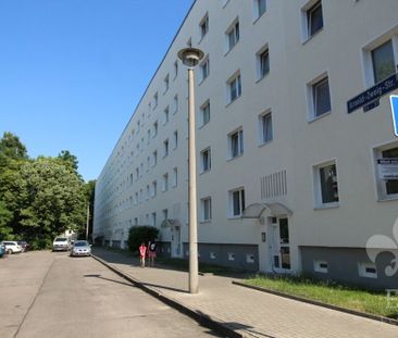 Einbauküche und Balkon in renovierter 2 Raum Wohnung Nähe der Unikl... - Photo 3