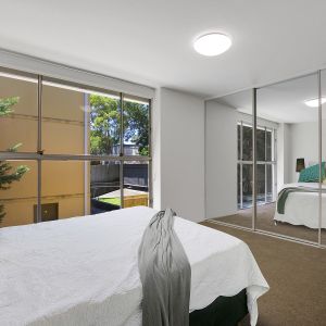 2 Bedroom apartment in fabulous location! - Photo 2