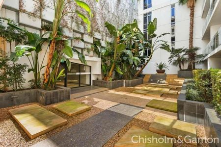 Stylish, Quiet & Convenient – Beachside Living at Its Best - Photo 3