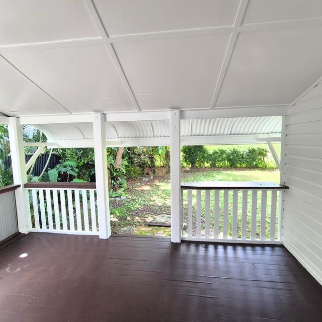 CHARMING BEACHSIDE COTTAGE - Photo 1