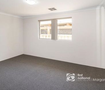 FAMILY LIVING - Photo 2