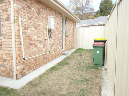 Spacious Three Bedroom Townhouse - Photo 3