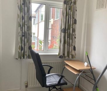 4 Bed Semi-Detached House, Kelso Gardens, LS2 - Photo 5