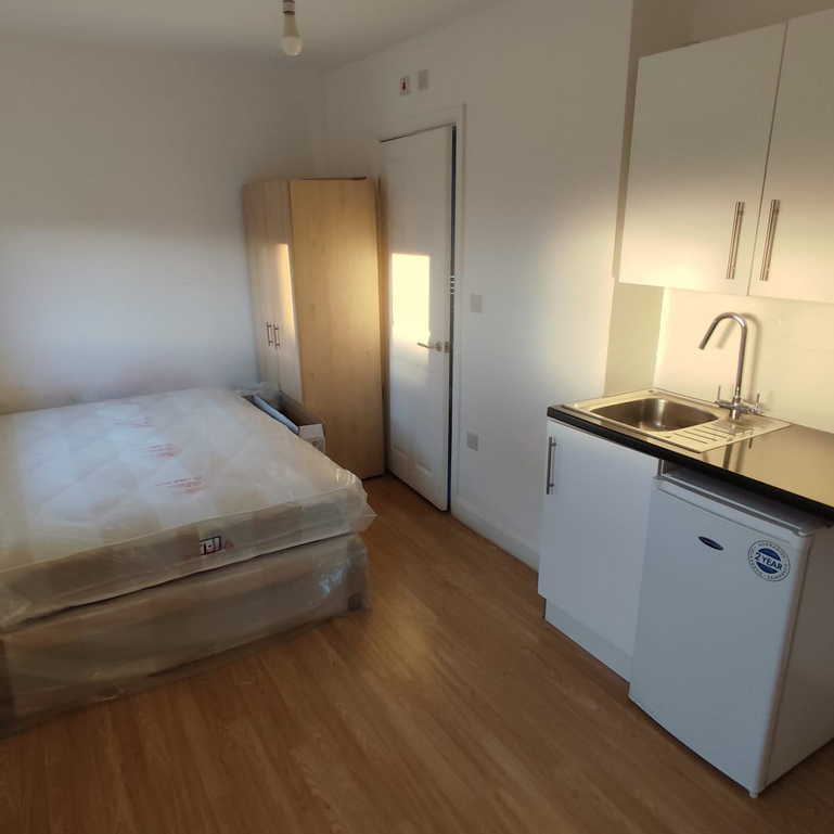 Studio to rent - Photo 1
