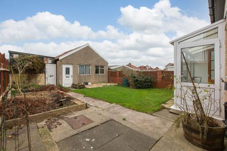 3 bedroom semi-detached house to rent - Photo 4