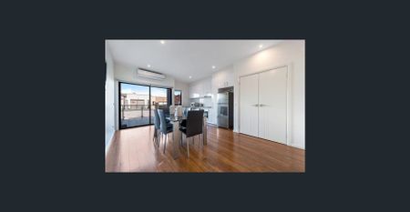 Sleek Townhouse Living in a Vibrant Precinct - Photo 5