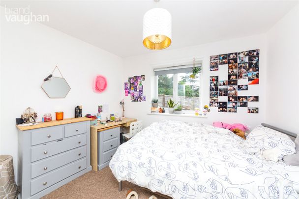 6 bedroom semi-detached house to rent - Photo 1