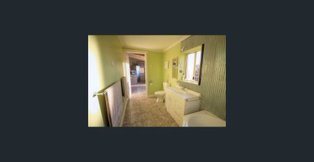 Thistle Street Treasure - Photo 5