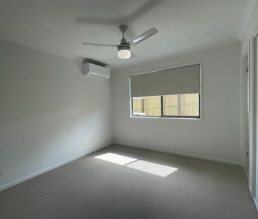 Spacious 3 Bedroom Duplex! - Photo 3