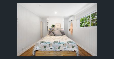 Your own private treehouse in an ultra-convenient location - Photo 3