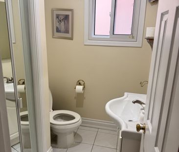 For Lease - 411 Winfield Terrace, Mississauga, Ontario - Photo 2