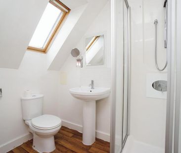 3 bedroom terraced house to rent - Photo 6