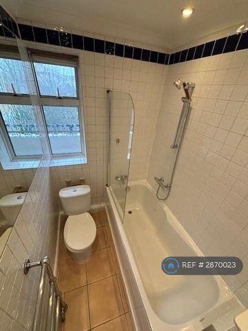 3 bedroom flat to rent - Photo 5