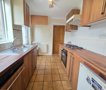 2 bedroom semi-detached house to rent - Photo 6