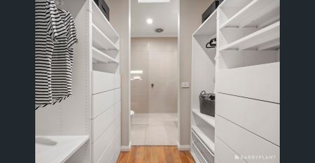 Sophisticated Home in Peaceful Heathmont Court - Photo 2