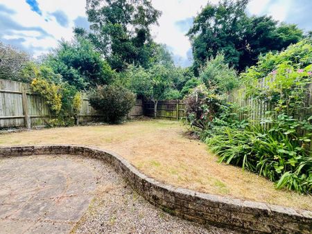 3 bedroom semi-detached house to rent - Photo 2