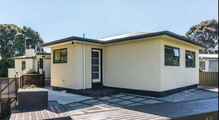 Sunny, Stylish Four-Bedroom Home in Prime Raumati Beach Location - Photo 5