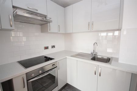 1 bedroom Apartment to let - Photo 3