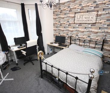 5 bedroom semi-detached house to rent - Photo 3