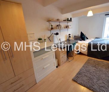 8 Bedroom Mid Terraced House for rent in Manor Drive - Photo 2