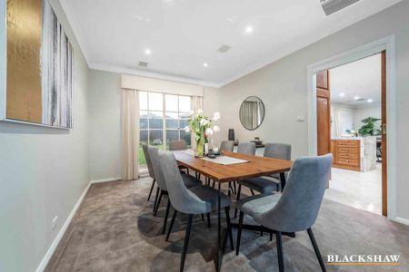 Charming Five Bedroom Family Home - Photo 3