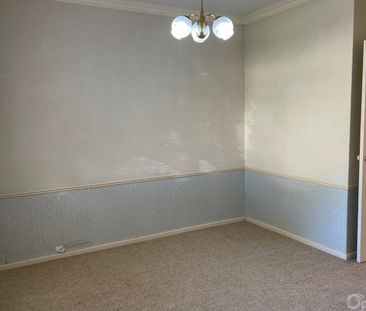 Character family home with pool - Photo 5