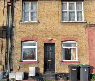 2 Bed Maisonette, Park View Road, N17 - Photo 3