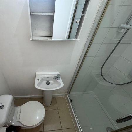 Studio Flat, Myron Place, SE13 - Photo 3