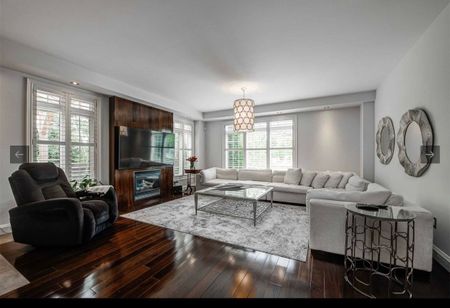 For Lease - 87 Great Lakes Boulevard, Oakville, Ontario - Photo 2