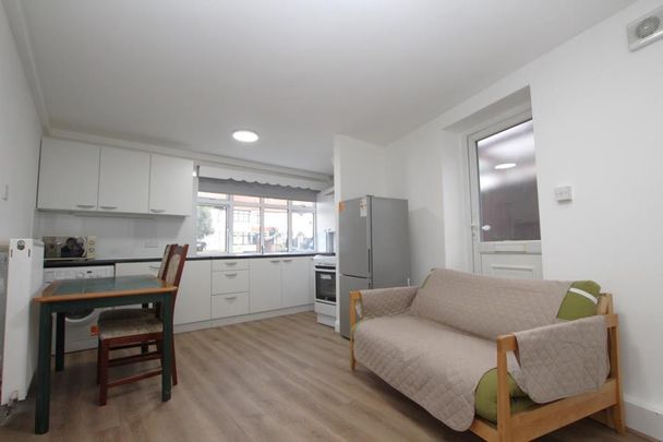 3 bedroom flat to rent - Photo 1