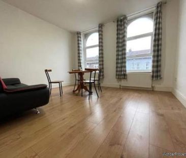 2 bedroom property to rent in London - Photo 1