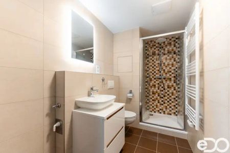 Pronájem nového, slunného bytu 1+kk s balkonem – ranní slunce, Praha 5 - Photo 5