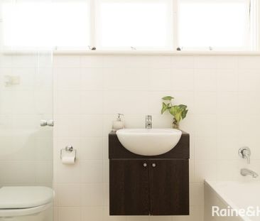 Well presented spacious home - Photo 6