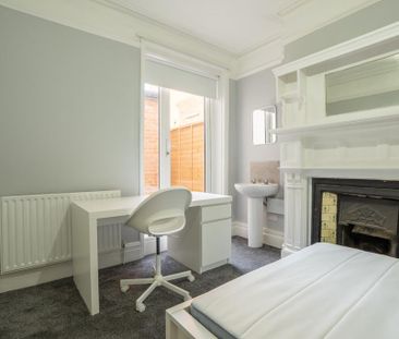 5 bedroom terraced house to rent - Photo 3