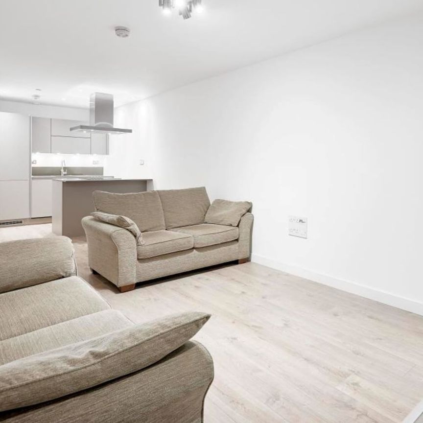 1 Bed Flat, Stratosphere Tower, E15 - Photo 1