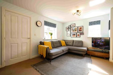 2 bedroom mews to rent - Photo 2