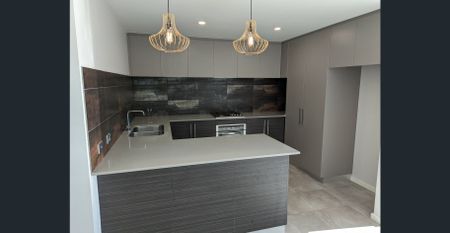 Immaculate Street Front 3x2 Vila! - Photo 4