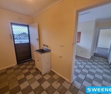 Short Walk To All Amenities! - Photo 4