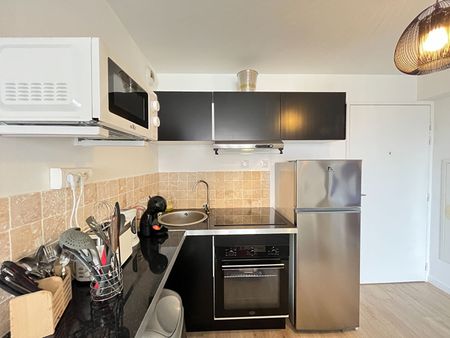 A LOUER - Sainte-Clotilde - Appartement T2 meublé de standing avec balcon et place de stationnement - Photo 2