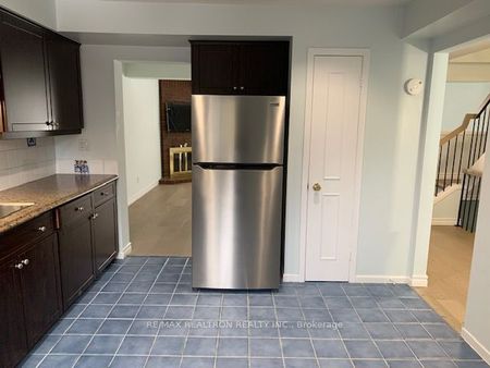 For Lease - 12 Texas Rose Way, Toronto, Ontario - Photo 3