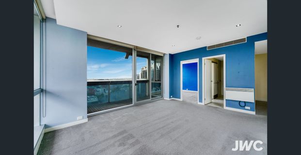 75sqm Central CBD apartment with spectacular 270 degree views - Photo 1