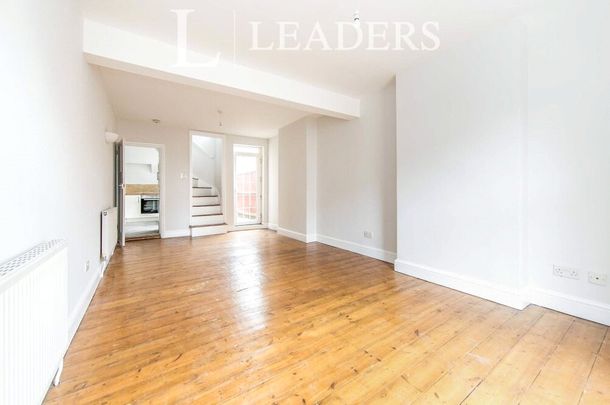 2 bedroom house to rent Bramford Lane, Ipswich, IP1 - Photo 1