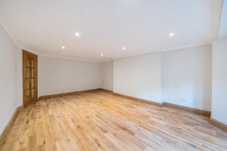 3 bedroom flat to rent - Photo 4