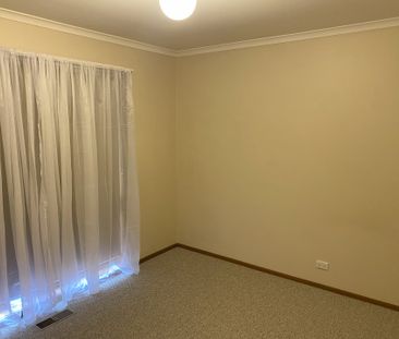 Spacious 3-Bedroom Unit in Rosanna – Available for Lease Now! - Photo 3