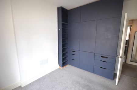 Flat to rent - Chinbrook Road, London, SE12 - Photo 4