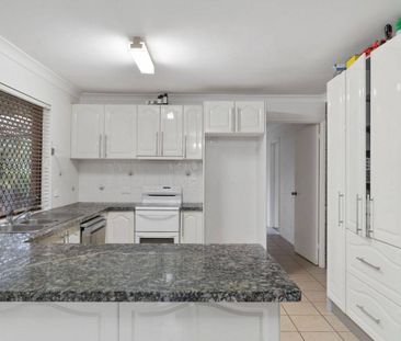 Brick home that effortlessly brings timeless charm - Photo 1