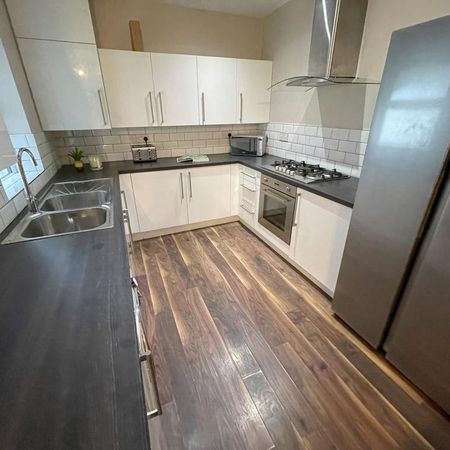 1 bedroom in a house share to rent - Photo 3