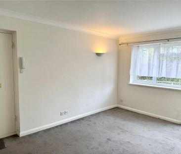 St. Andrew's Square, Surbiton, KT6 ground floor flat to rent - Photo 1